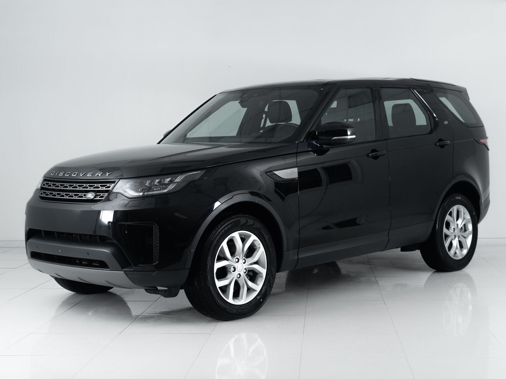 Land Rover Discovery, V 2019 SE фото