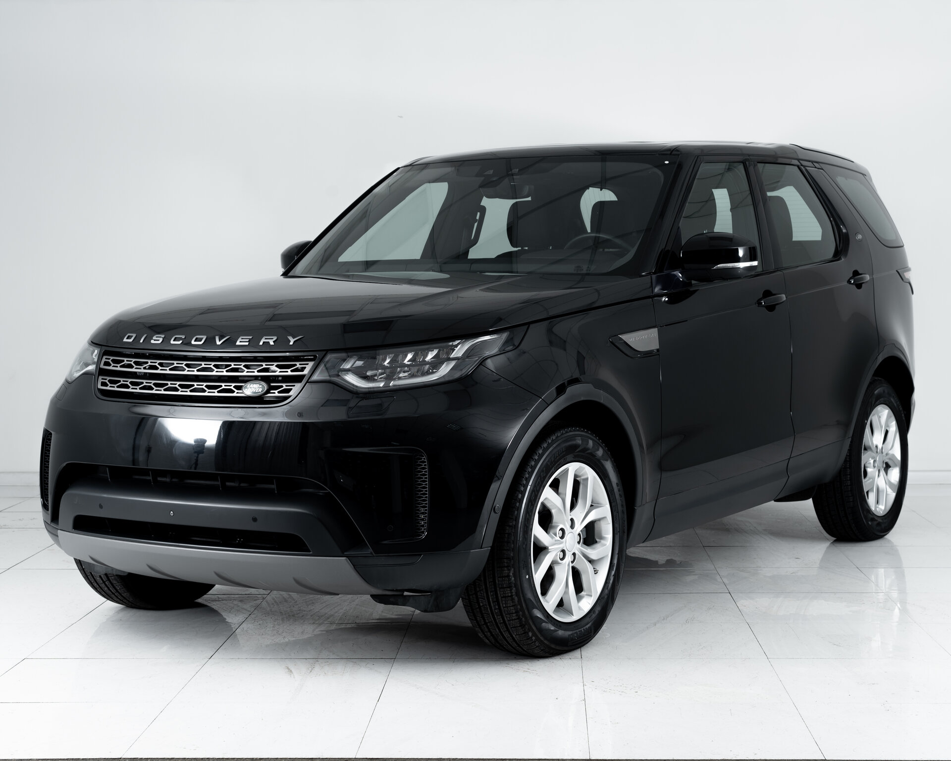 Land Rover Discovery, V 2019 SE фото