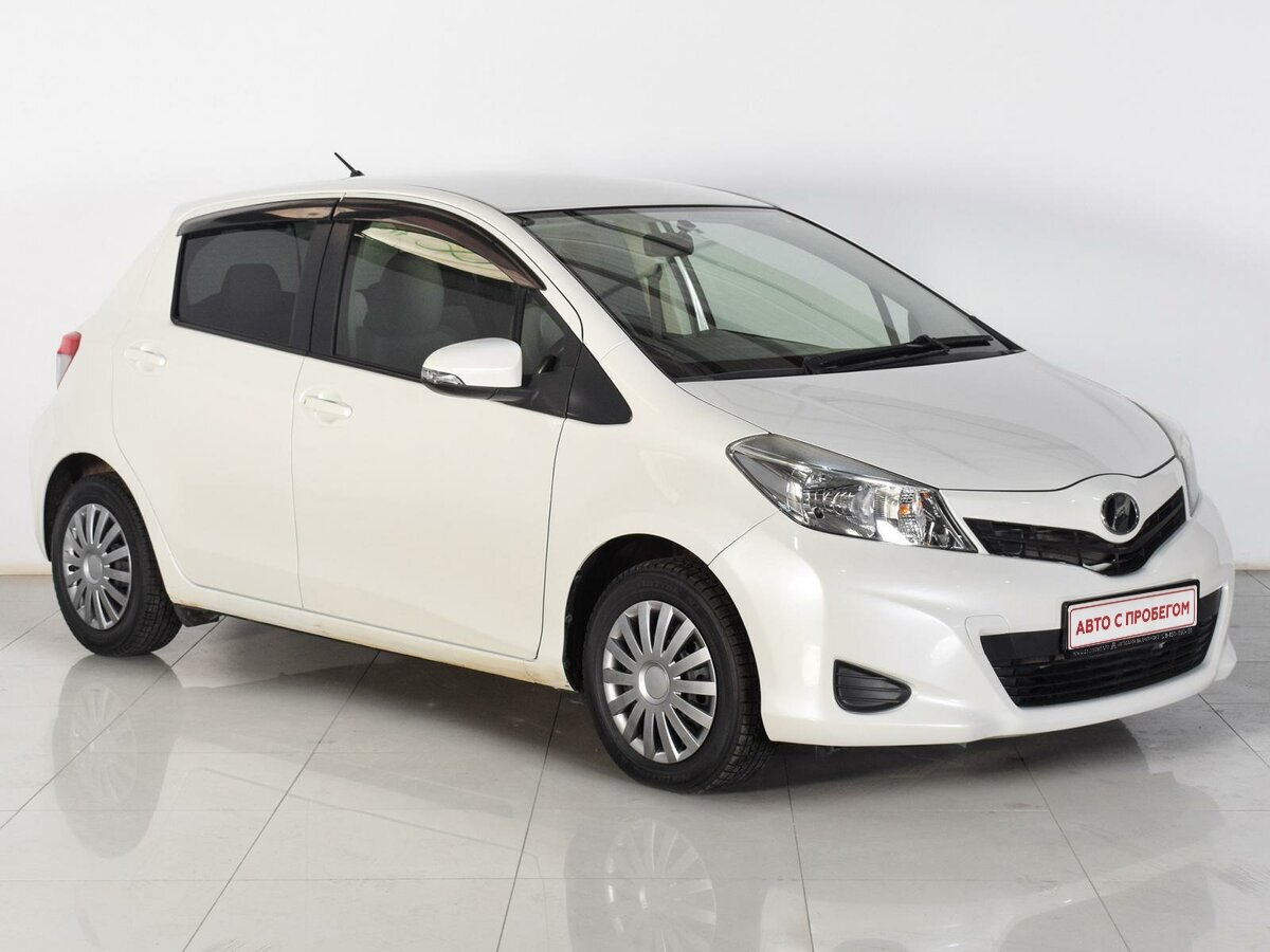 Toyota Vitz, III (XP130) 2012  фото