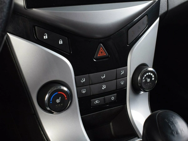 Chevrolet Cruze, I Рестайлинг фото №8