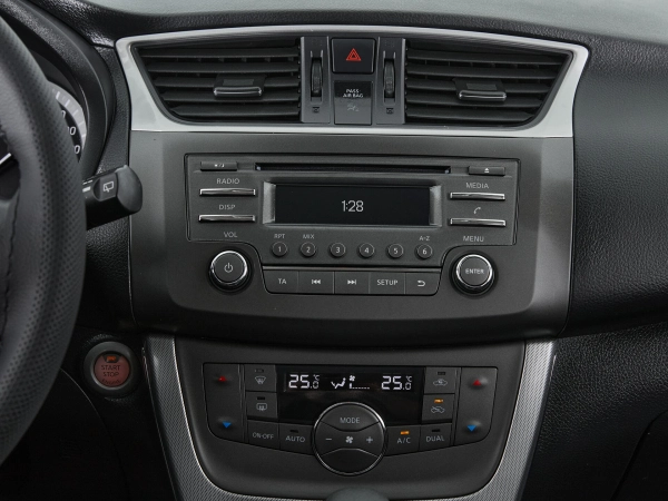 Nissan Tiida, II фото №12