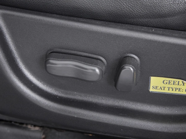 Geely Emgrand X7, I фото №12