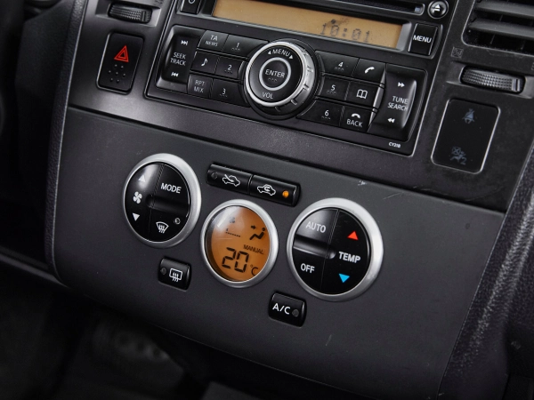 Nissan Tiida, I фото №11