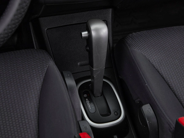 Nissan Tiida, I фото №16