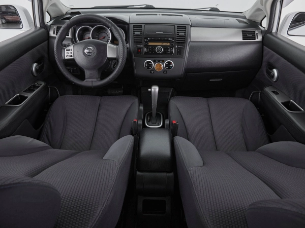 Nissan Tiida, I фото №7