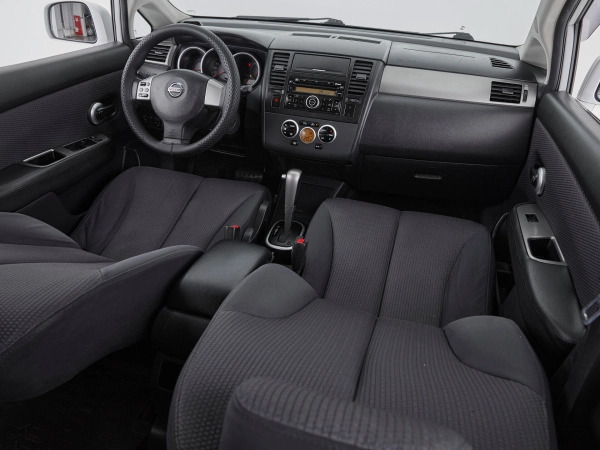 Nissan Tiida, I фото №9