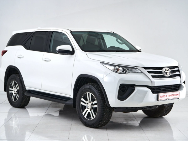 Toyota Fortuner, II фото №3