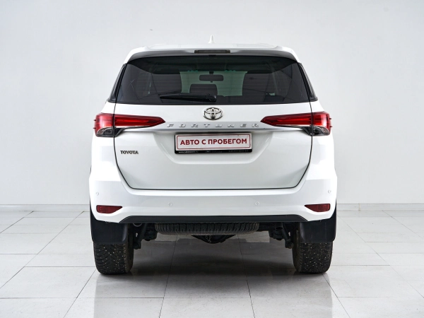 Toyota Fortuner, II фото №6