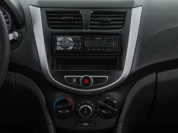 Hyundai Solaris, I фото №12