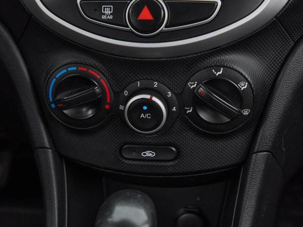 Hyundai Solaris, I фото №13