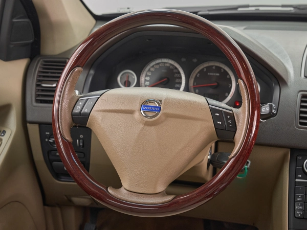 Volvo XC90, I Рестайлинг фото №10
