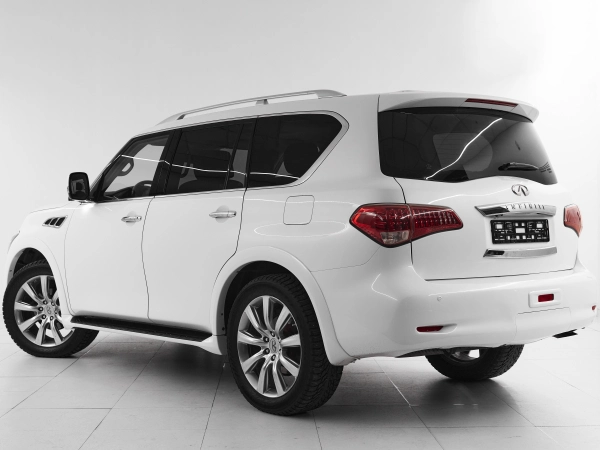 Infiniti QX56, II фото №4