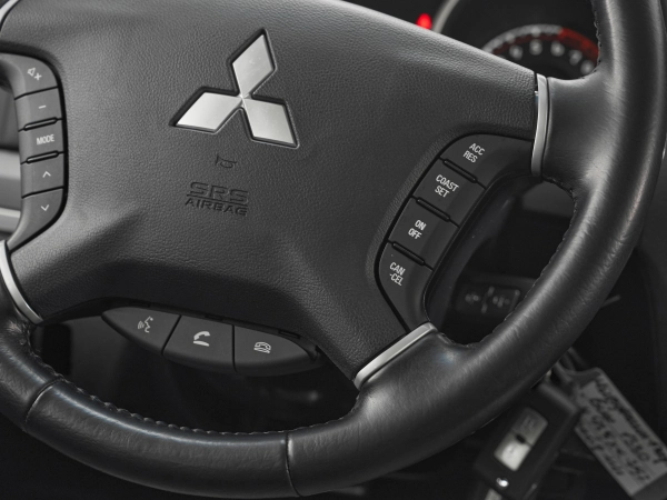 Mitsubishi Pajero, IV Рестайлинг 2 фото №12