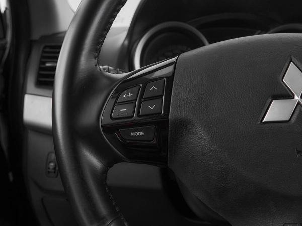 Mitsubishi Lancer, X фото №11