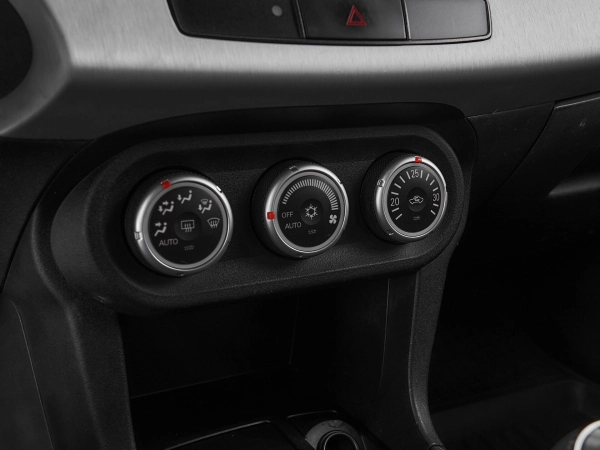Mitsubishi Lancer, X фото №15