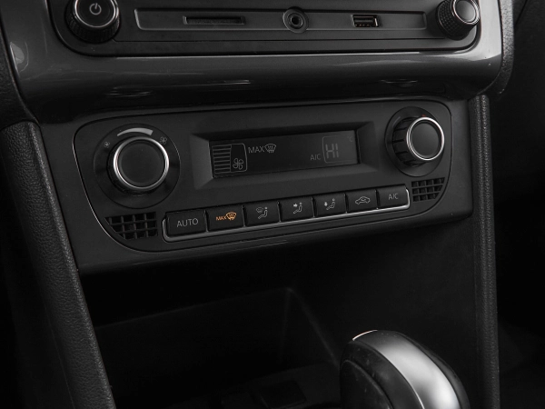 Volkswagen Polo, V Рестайлинг фото №17