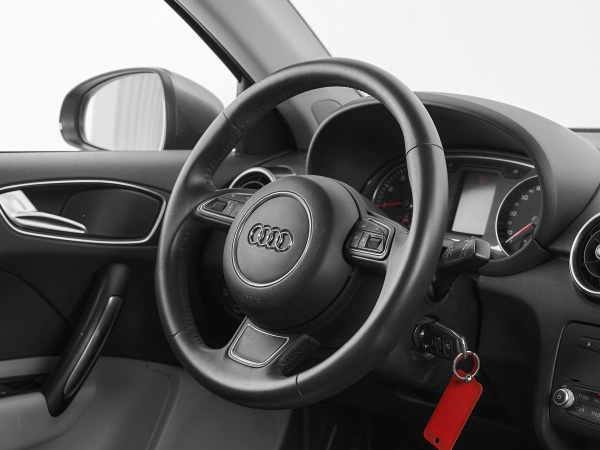 Audi A1, I (8X) фото №10