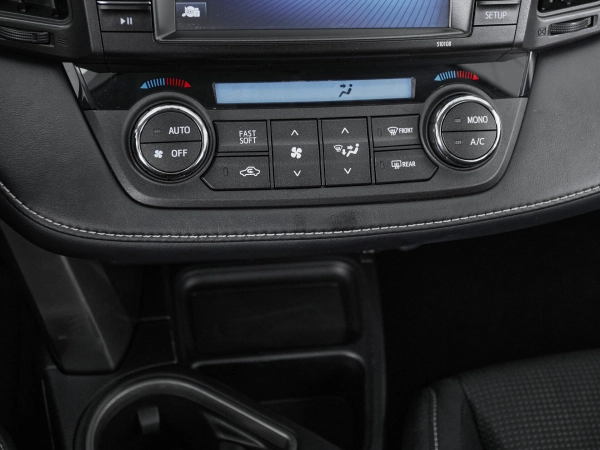 Toyota RAV4, IV (XA40) Рестайлинг фото №17