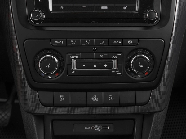 Skoda Yeti, I Рестайлинг фото №17
