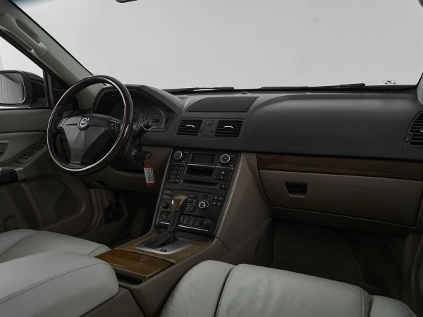Volvo XC90, I Рестайлинг фото №9