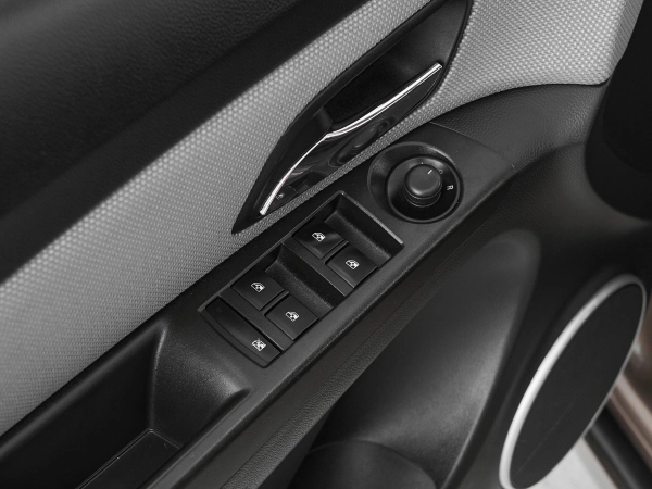 Chevrolet Cruze, I Рестайлинг фото №11