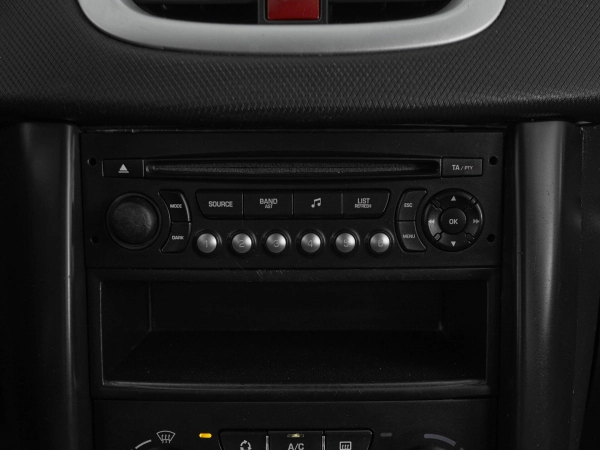 Peugeot 207, I Рестайлинг фото №13