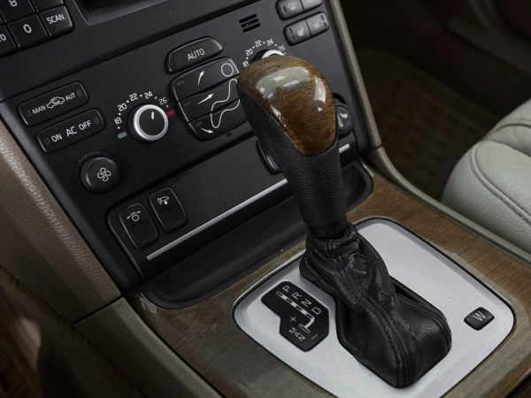 Volvo XC90, I Рестайлинг фото №16