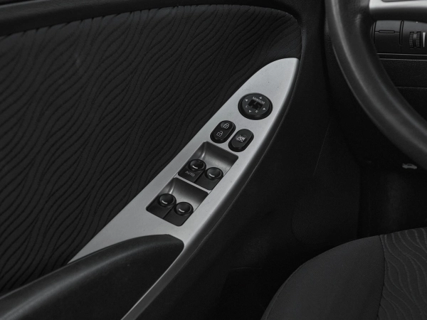 Hyundai Solaris, I фото №13