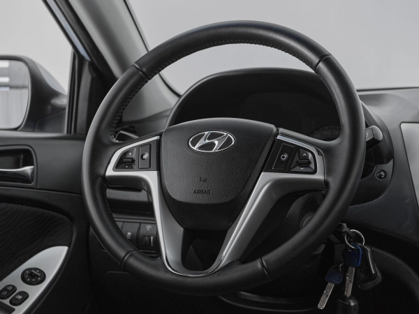 Hyundai Solaris, I фото №10