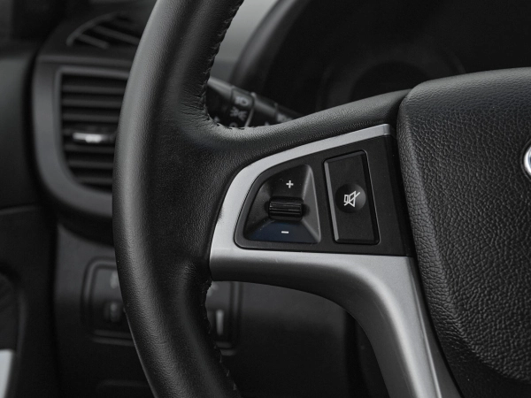 Hyundai Solaris, I фото №11