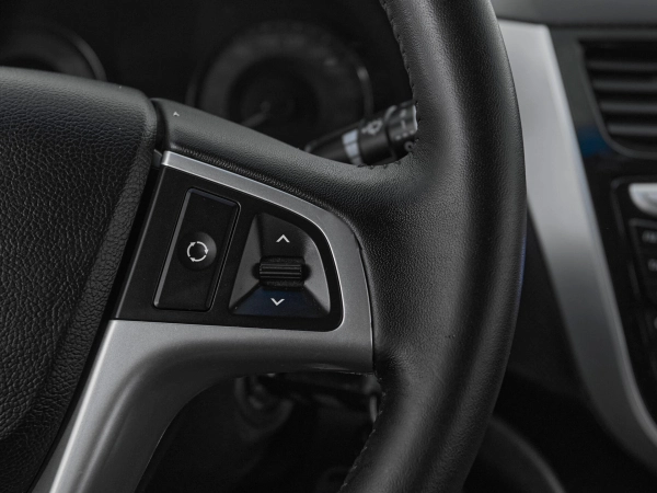 Hyundai Solaris, I фото №12