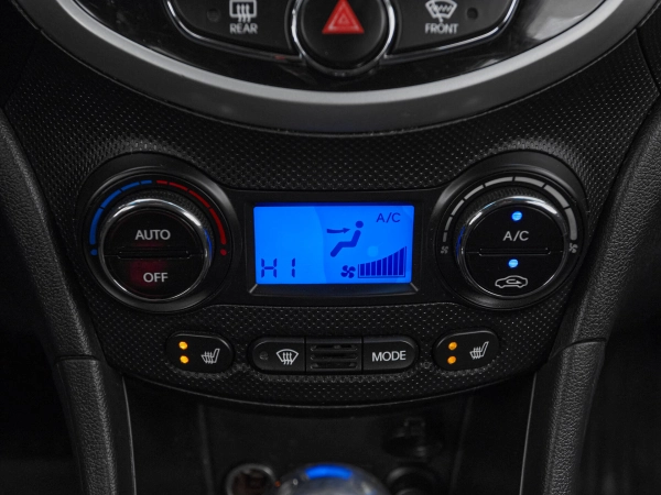 Hyundai Solaris, I фото №16