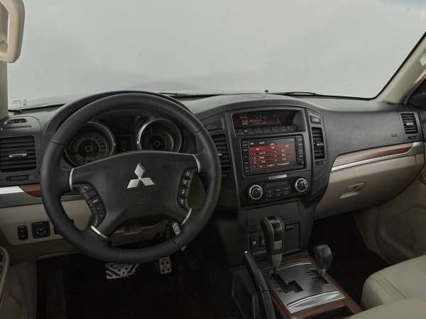 Mitsubishi Pajero, IV фото №7