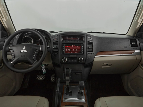 Mitsubishi Pajero, IV фото №8