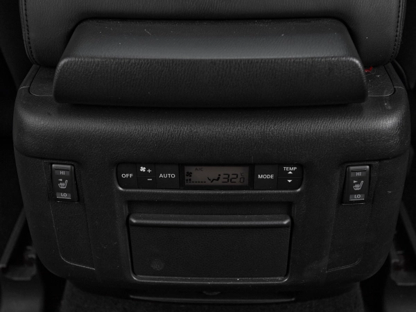 Infiniti QX56, II фото №26