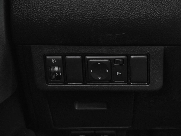 Nissan Tiida, I Рестайлинг фото №11