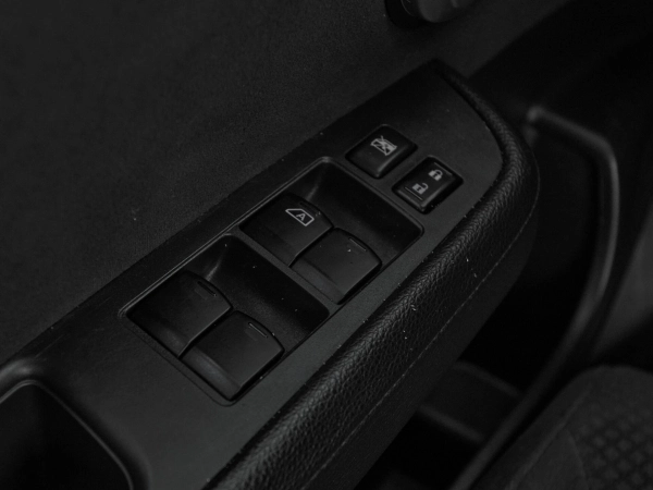 Nissan Tiida, I Рестайлинг фото №12