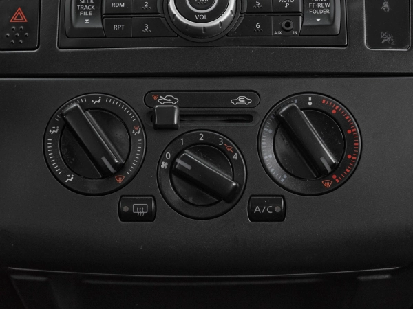 Nissan Tiida, I Рестайлинг фото №14