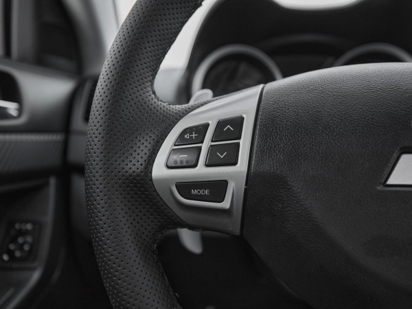 Mitsubishi Lancer, X фото №11