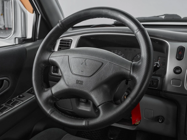 Mitsubishi Pajero Sport, I Рестайлинг фото №10