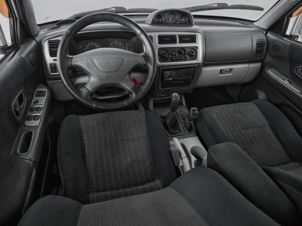 Mitsubishi Pajero Sport, I Рестайлинг фото №7