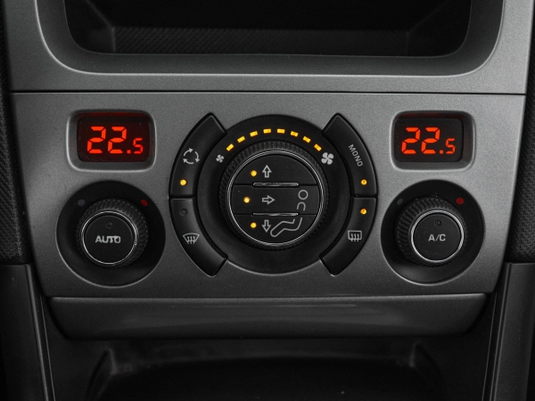 Peugeot 408, I фото №13