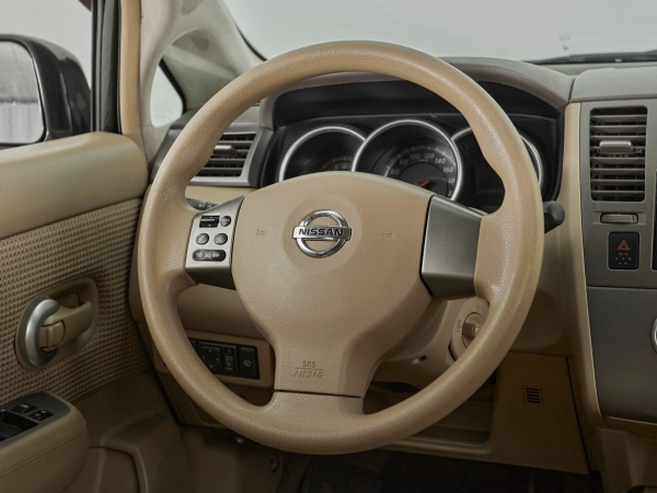 Nissan Tiida, I Рестайлинг фото №10
