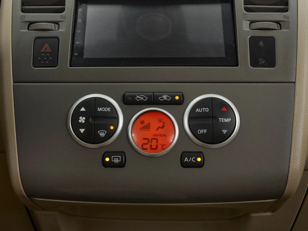 Nissan Tiida, I Рестайлинг фото №15