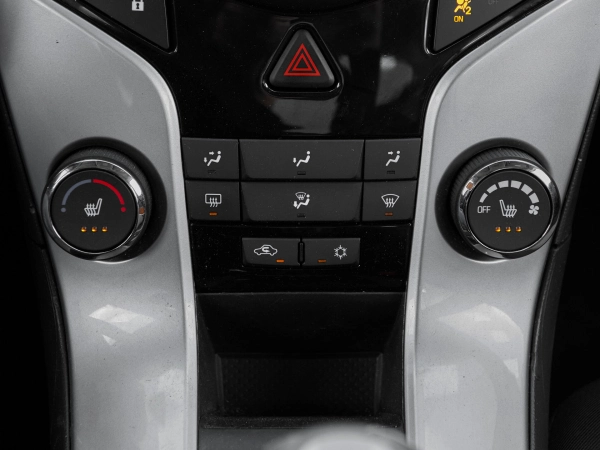 Chevrolet Cruze, I Рестайлинг фото №15