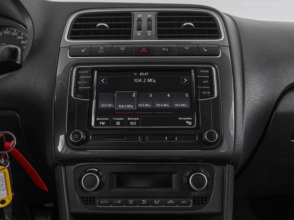 Volkswagen Polo, V Рестайлинг фото №14