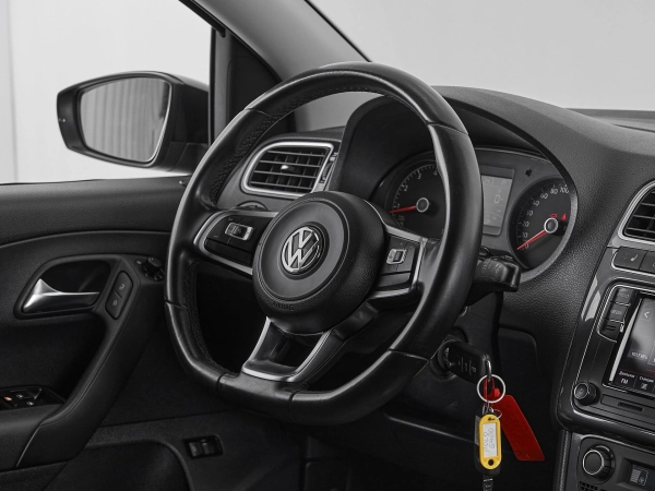 Volkswagen Polo, V Рестайлинг фото №9