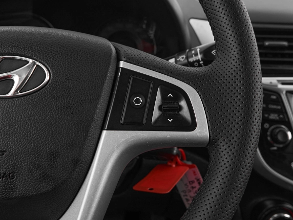 Hyundai Solaris, I фото №12