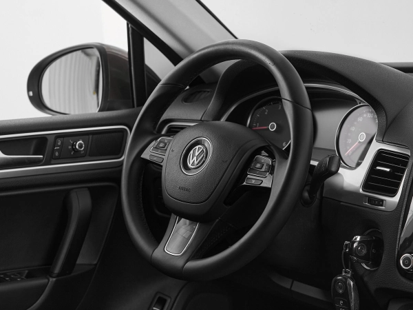 Volkswagen Touareg, II фото №10