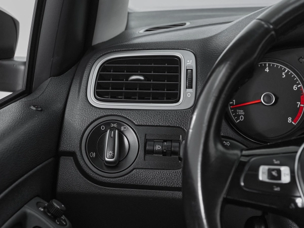 Volkswagen Polo, V Рестайлинг фото №11